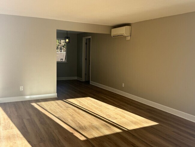 Building Photo - 3 Bedroom home