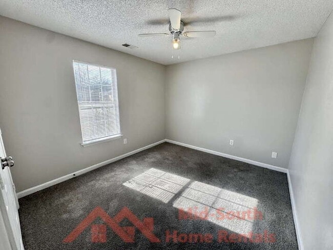 Building Photo - 6416 Valley Oak Dr