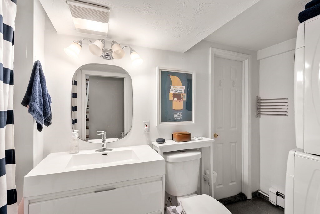 Building Photo - 256 E St