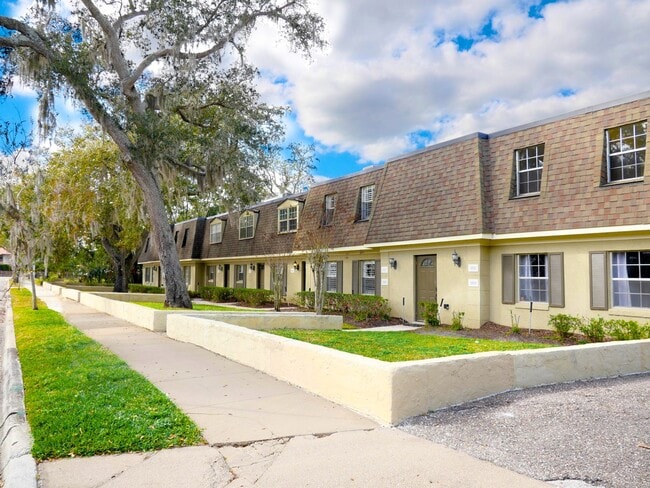 Building Photo - UPDATED 2 Bedroom 2 Bath Woodcrest Condo i...