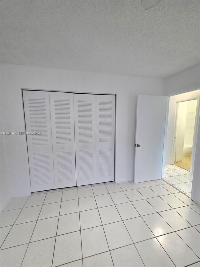 Building Photo - 4030 SW 61st Ave