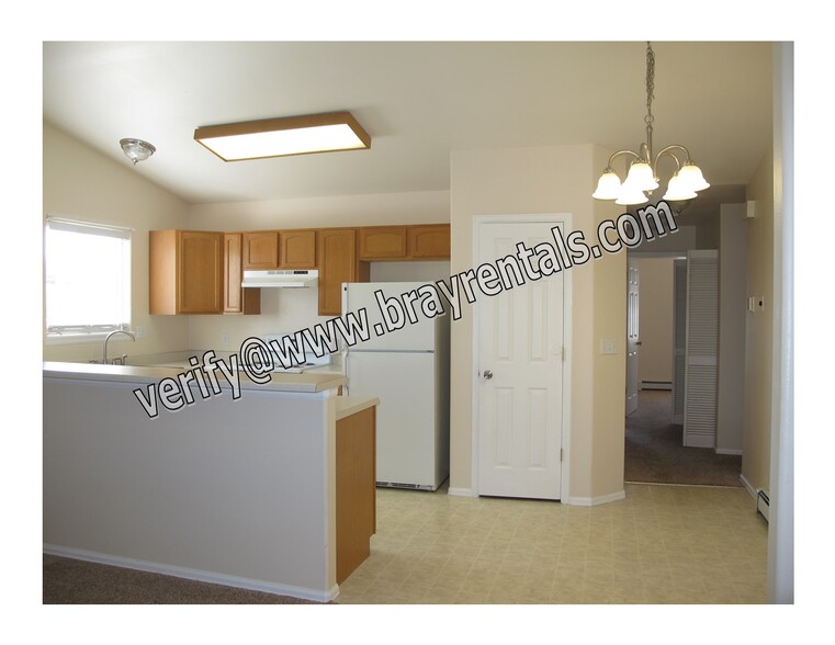 Building Photo - 1143 E Carolina Ave