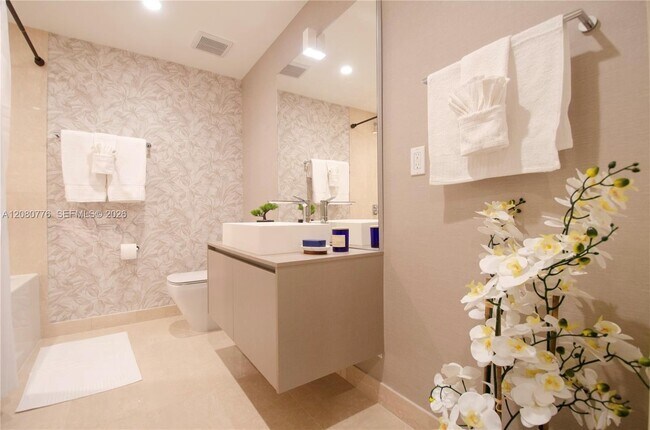 Building Photo - 1000 Brickell Plaza
