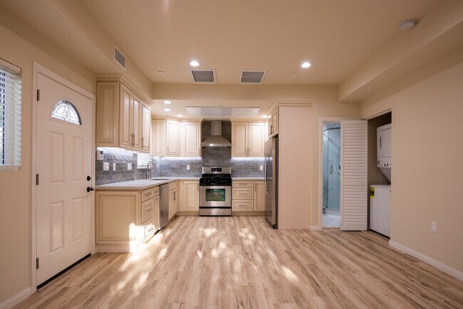 Building Photo - 1637 N Allen Ave