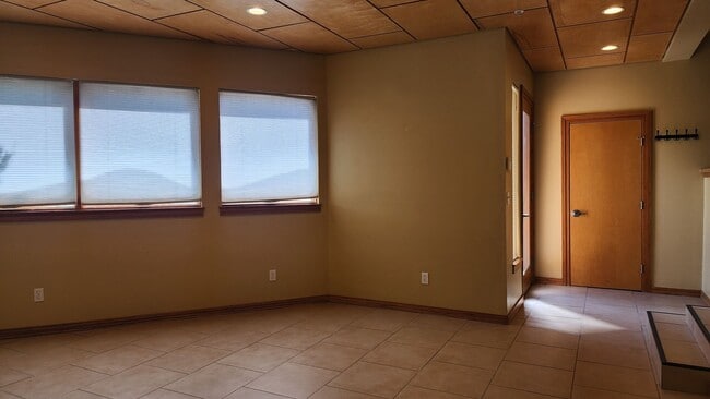 Building Photo - Corner Townhouse in Downtown Tacoma with A...