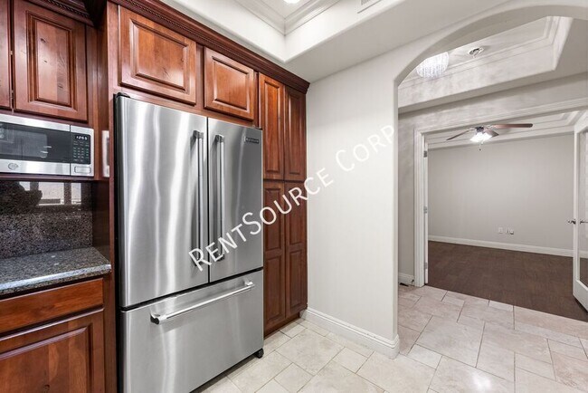 Building Photo - 12044 Hoffman St