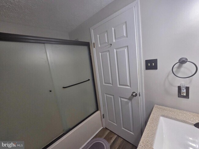 Building Photo - 628 Southern Hills Dr
