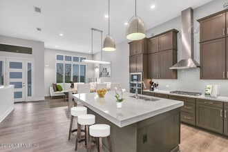 Building Photo - 459 Crestview Dr