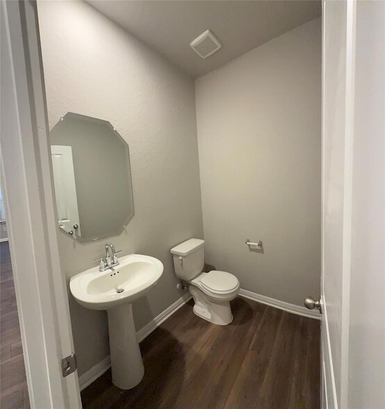 Building Photo - 104 Osier Pass