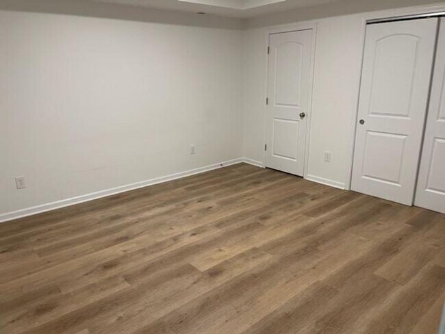 Building Photo - Stunning 4 Bedroom Elkhorn Home!!