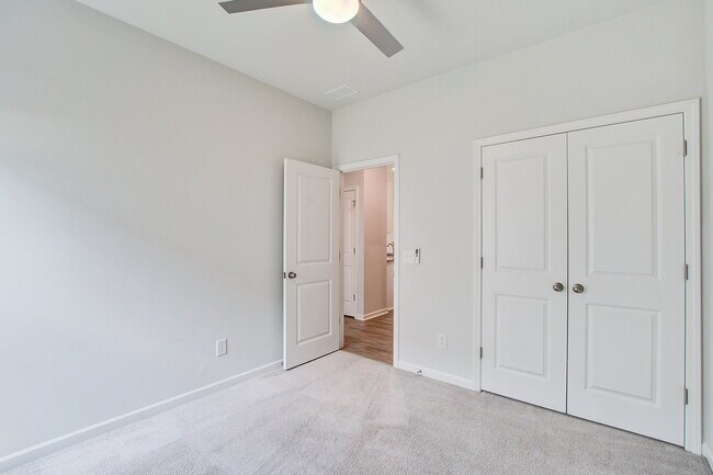 Building Photo - 347 Matuskovic Dr