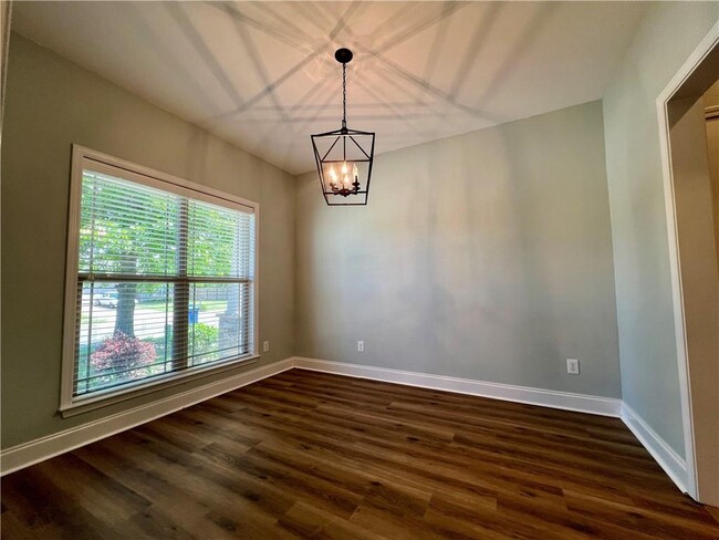 Building Photo - 9923 Summer Woods Cir N
