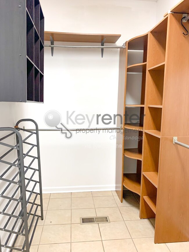 Building Photo - 7716 Royal Harbour Cir