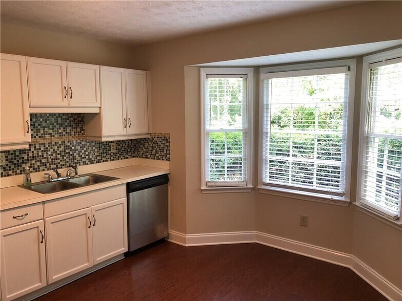 Building Photo - 1560 Oklahoma Dr