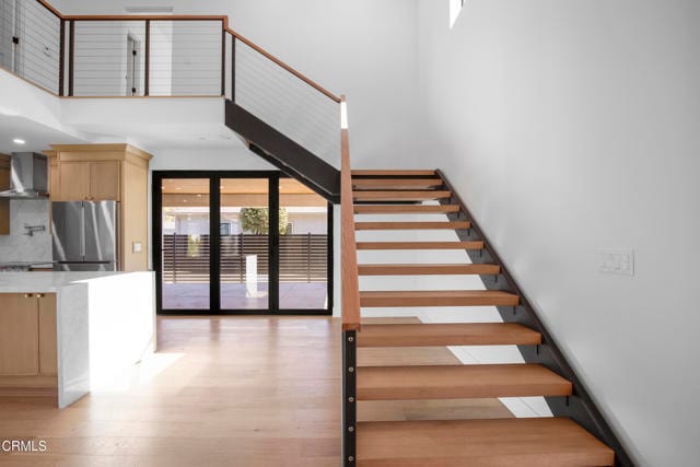 Building Photo - 611 W Claremont St