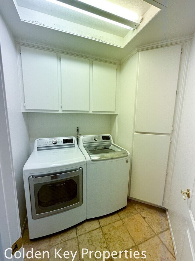 Building Photo - Beautiful spacious home in Mariners Point ...
