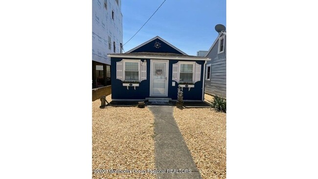 Building Photo - 208 Carteret Ave