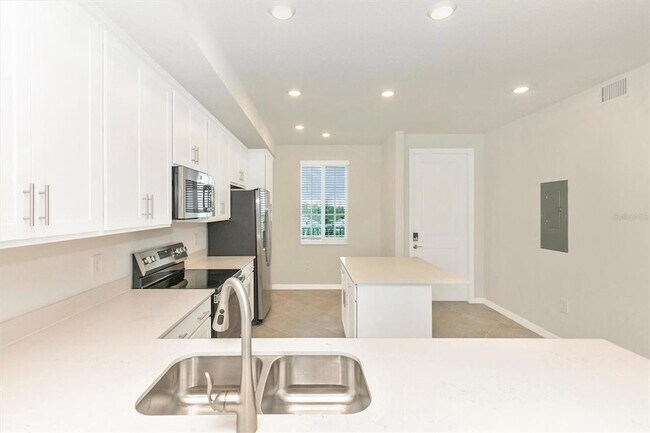 Building Photo - 12320 Wellen Golf St