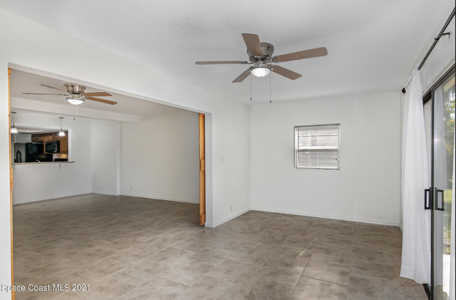 Building Photo - Beachside Townhome with 1 car garage!
