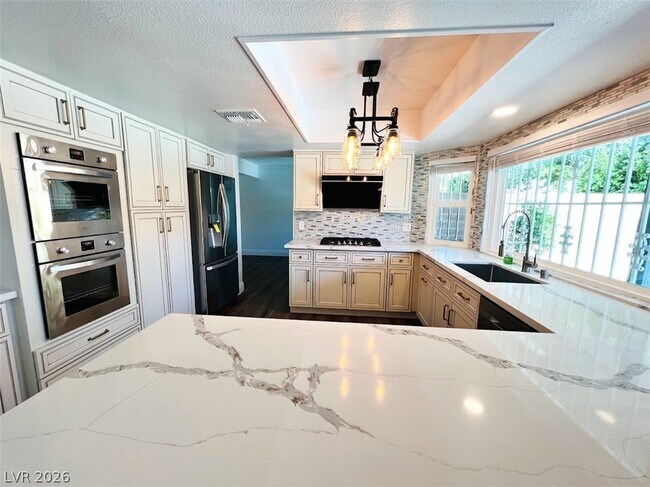 Building Photo - 5688 Maceta Ave