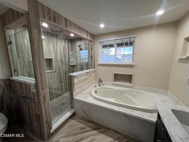 Building Photo - 334 W Avenida De Las Flores