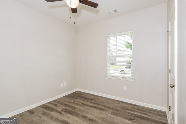 Building Photo - 13 Easy Goer Ct