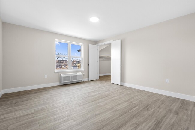Building Photo - 212 70th St