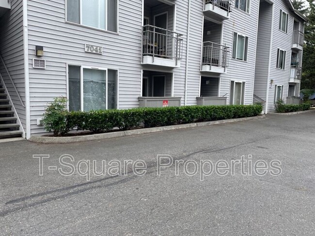 Building Photo - 7041 S 116th Pl