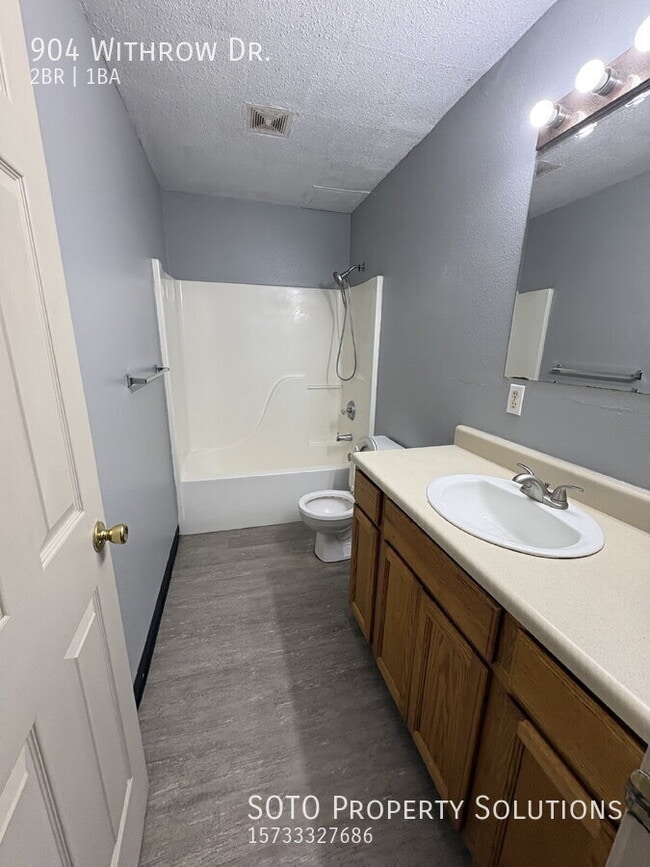 Building Photo - 904 Withrow Dr
