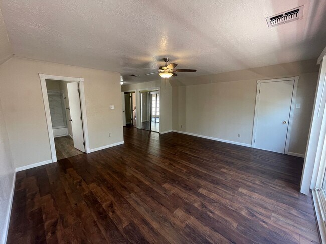 Building Photo - 7469 Gabor St