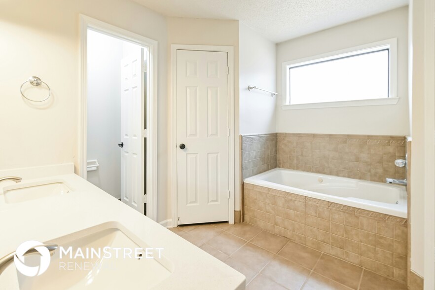Building Photo - 3811 Westridge Dr