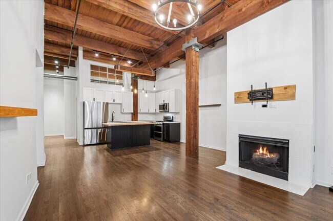 Building Photo - 525 W Superior St