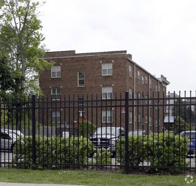 Building Photo - The Vernon