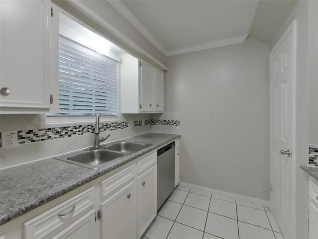 Building Photo - 5343 Kent Dr