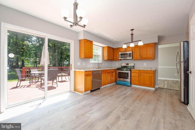 Building Photo - 11 Poplar Grove Ave