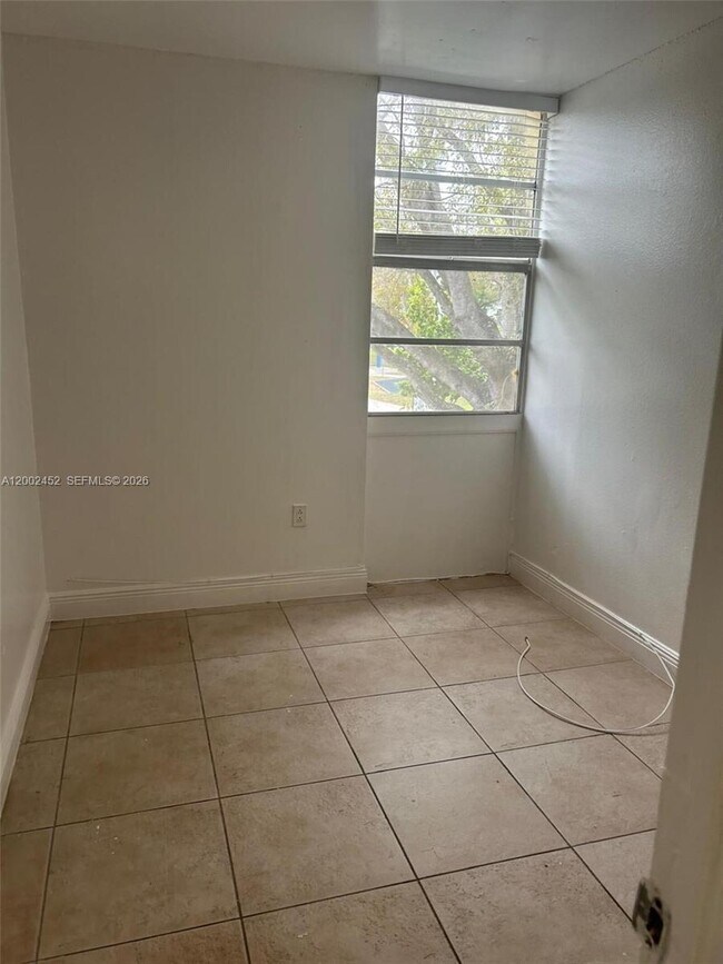 Building Photo - 6100 SW 68th St