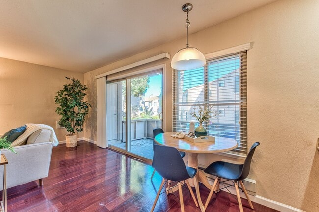 Building Photo - Ground Floor Condo at Footprints on the Bay