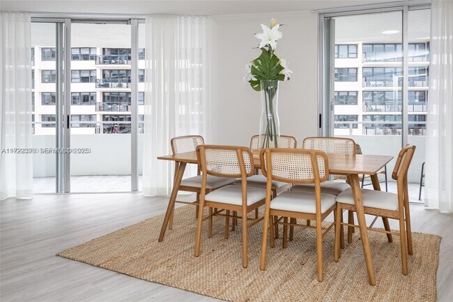 Building Photo - 5161 Collins Ave