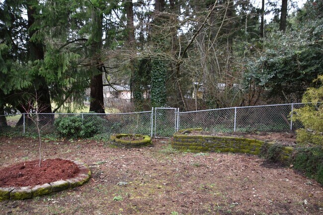 Building Photo - 3 Bedroom 1 Bath University Place Rambler on Quiet Cul De Sac