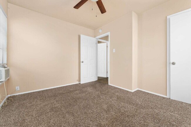 Building Photo - 218 E Villaret Blvd