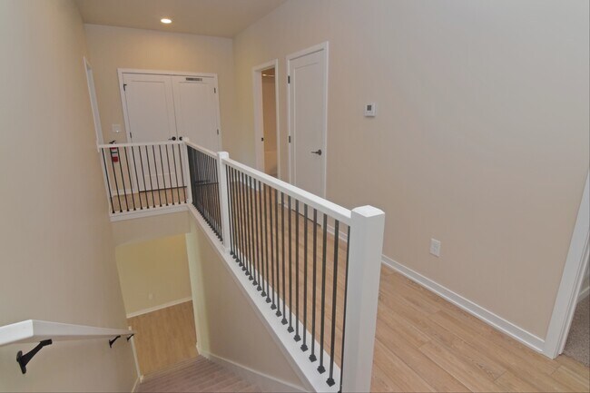 Building Photo - 14 Crosby Park Dr