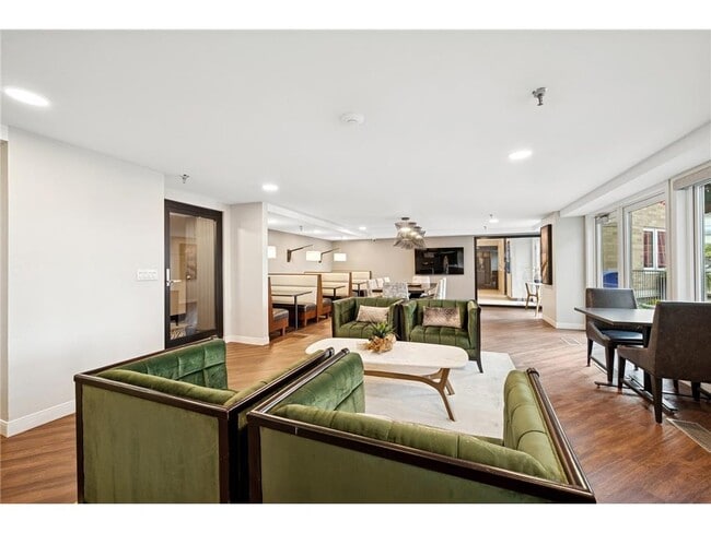 Building Photo - 433 S 7th St