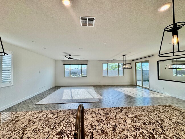 Building Photo - 5 YEARS NEW,  FORMER MODEL HOME BUILT BY LENNAR HOMES, 4 BED, 2.5 BATH, 2 CAR GARAGE