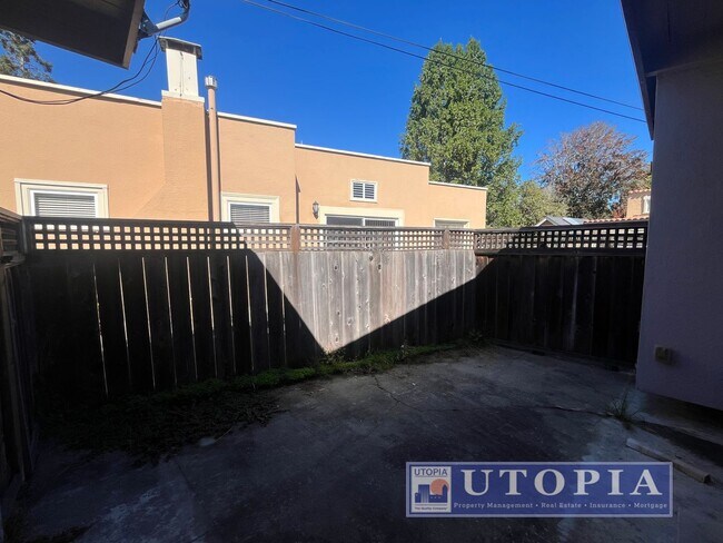 Building Photo - Adorable 1 bedroom, 1 bathroom triplex unit located in Seabright, CA