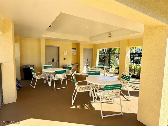 Building Photo - 10020 Maddox Ln