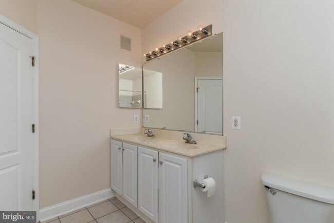 Building Photo - 5900 Whaleboat Dr