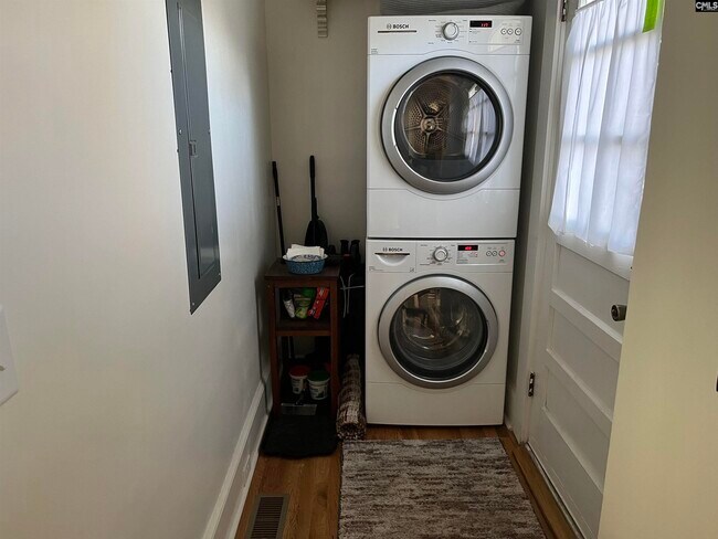 Building Photo - 214 Augusta St