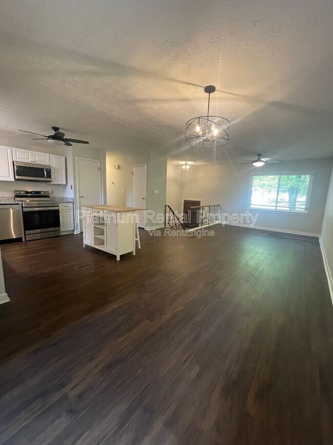 Building Photo - 2564 Timberly Dr SE