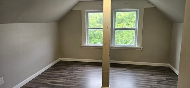 Building Photo - 10325-10325 Bernard Ave