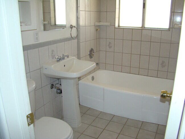 Building Photo - 3 BEDROOM HOME WITH WORKSHOP ON 2 1/2 ACRES